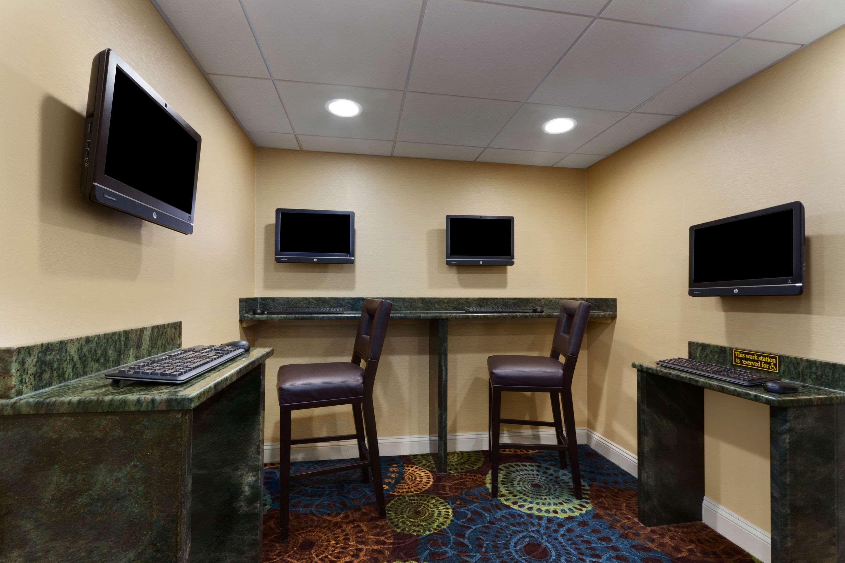 Comfort Inn & Suites Glen Mills - West Chester מראה חיצוני תמונה