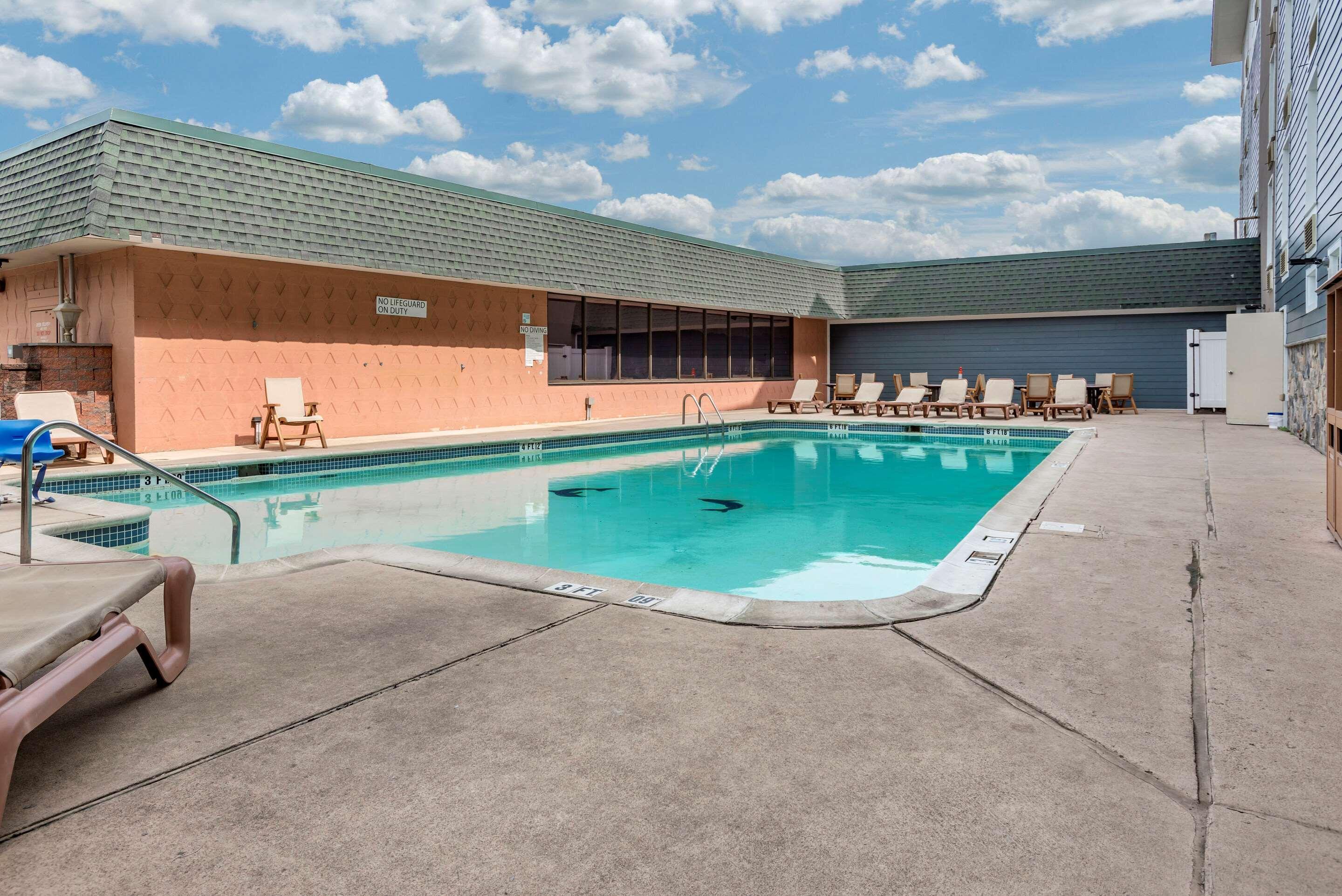Comfort Inn & Suites Glen Mills - West Chester מראה חיצוני תמונה
