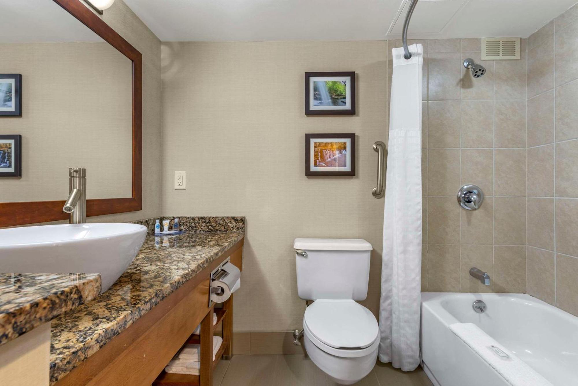 Comfort Inn & Suites Glen Mills - West Chester מראה חיצוני תמונה