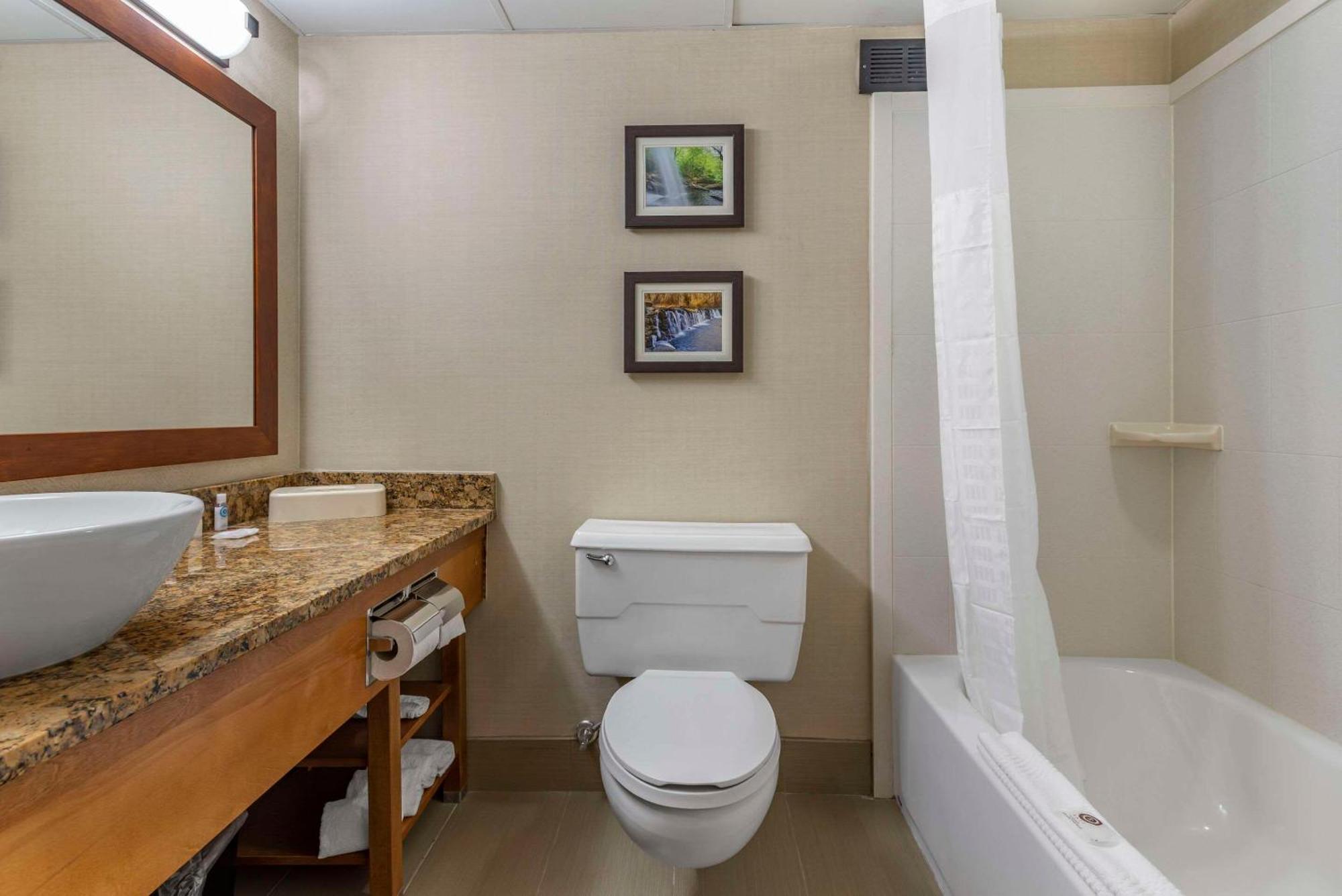 Comfort Inn & Suites Glen Mills - West Chester מראה חיצוני תמונה